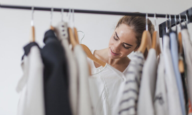 Read more about the article Breaking the ‘Too Many Clothes, Nothing to Wear’ Cycle